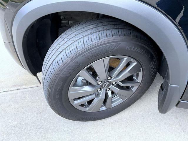 Photo of 2023 Super Black Nissan Pathfinder