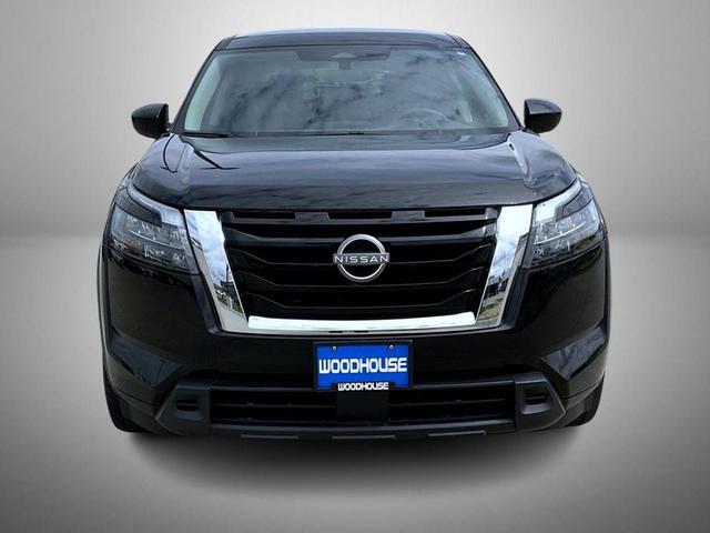 Photo of 2023 Super Black Nissan Pathfinder