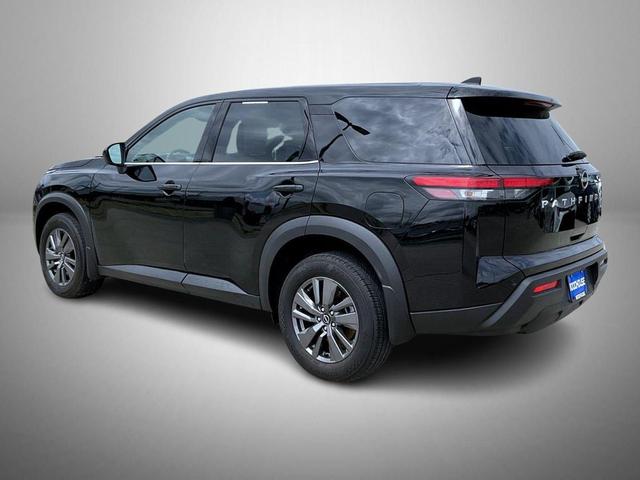 Photo of 2023 Super Black Nissan Pathfinder