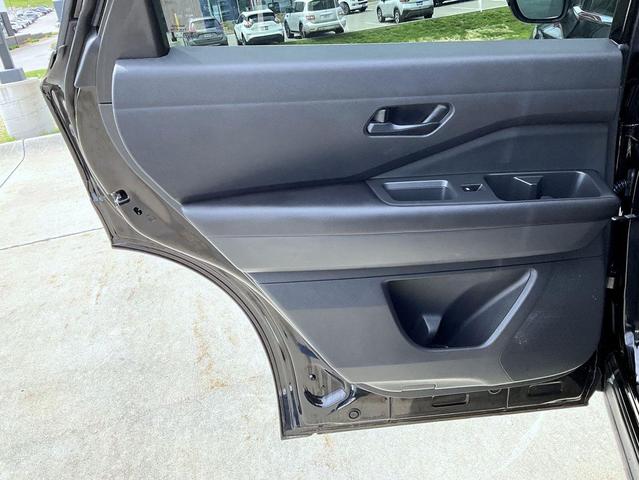 Photo of 2023 Super Black Nissan Pathfinder