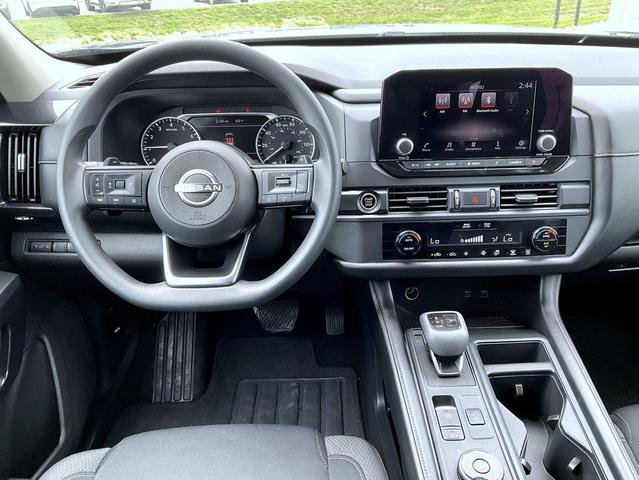 Photo of 2023 Super Black Nissan Pathfinder