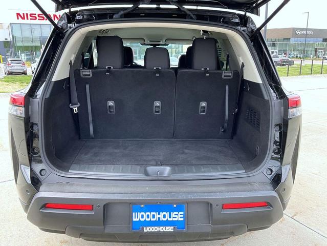 Photo of 2023 Super Black Nissan Pathfinder