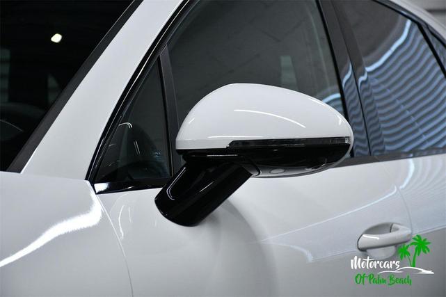 Photo of 2025 White Porsche Macan