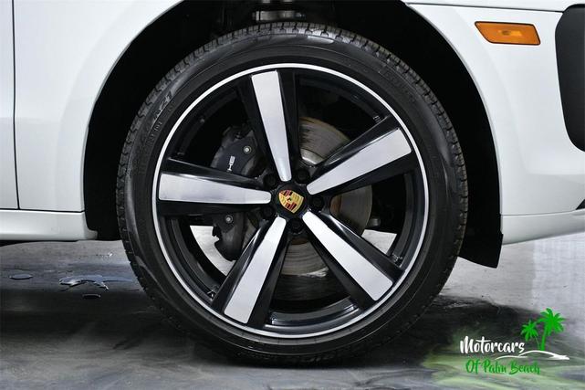 Photo of 2025 White Porsche Macan