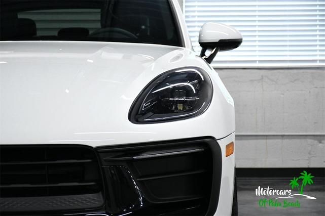 Photo of 2025 White Porsche Macan