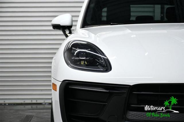 Photo of 2025 White Porsche Macan