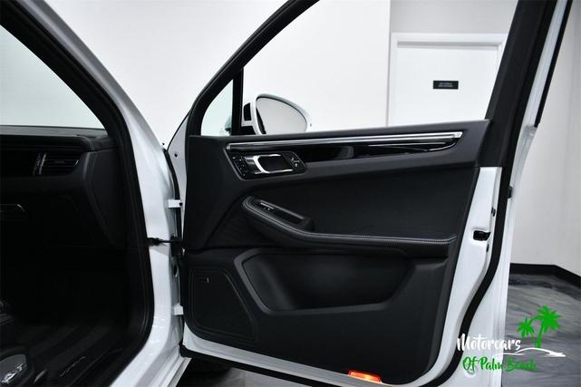 Photo of 2025 White Porsche Macan