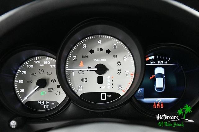 Photo of 2025 White Porsche Macan