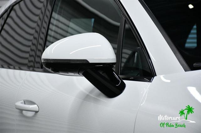 Photo of 2025 White Porsche Macan