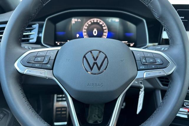 Photo of 2025 Deep Black Pearl Effect Volkswagen Jetta