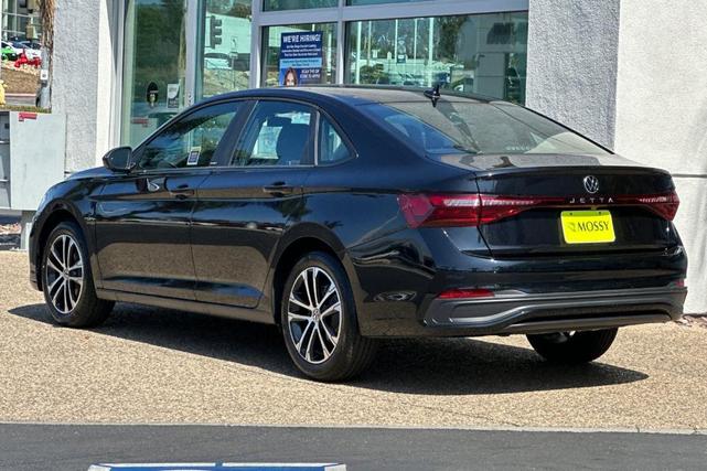 Photo of 2025 Deep Black Pearl Effect Volkswagen Jetta