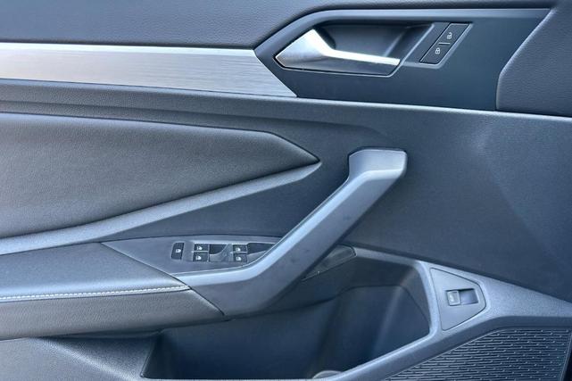 Photo of 2025 Deep Black Pearl Effect Volkswagen Jetta