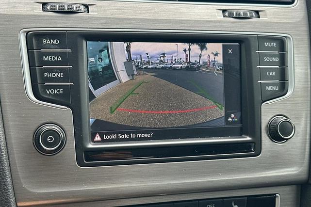 Photo of 2016 Reflex Silver Metallic Volkswagen Golf SportWagen