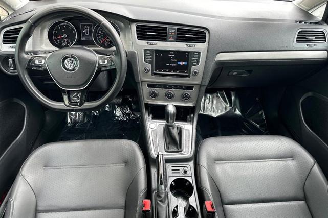 Photo of 2016 Reflex Silver Metallic Volkswagen Golf SportWagen