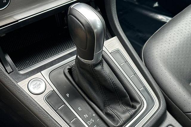 Photo of 2016 Reflex Silver Metallic Volkswagen Golf SportWagen