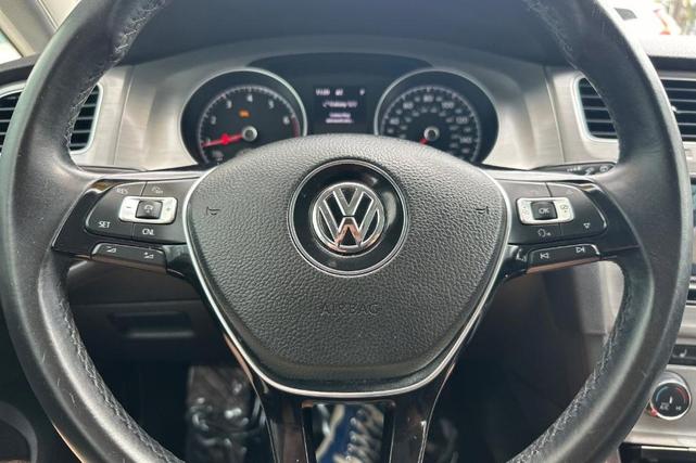 Photo of 2016 Reflex Silver Metallic Volkswagen Golf SportWagen