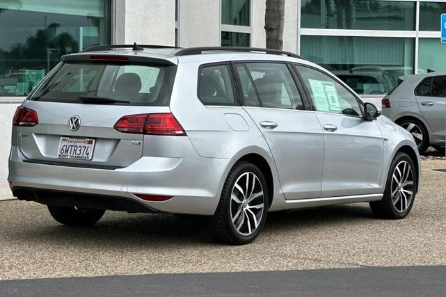 Photo of 2016 Reflex Silver Metallic Volkswagen Golf SportWagen
