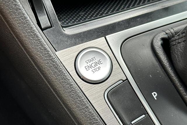 Photo of 2016 Reflex Silver Metallic Volkswagen Golf SportWagen