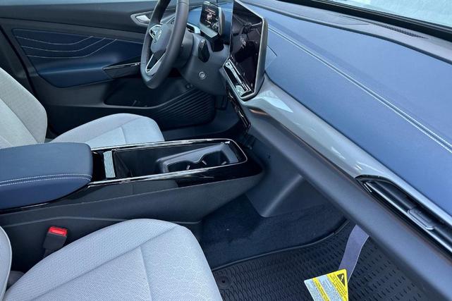 Photo of 2025 Deep Black Pearl Effect Volkswagen ID.4
