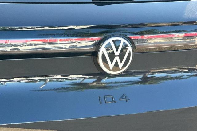 Photo of 2025 Deep Black Pearl Effect Volkswagen ID.4