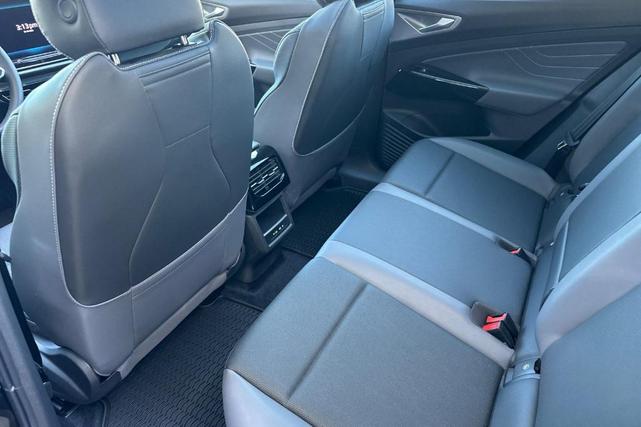 Photo of 2025 Deep Black Pearl Effect Volkswagen ID.4