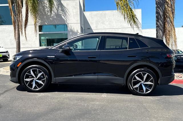 Photo of 2025 Deep Black Pearl Effect Volkswagen ID.4