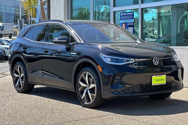 Photo of 2025 Deep Black Pearl Effect Volkswagen ID.4