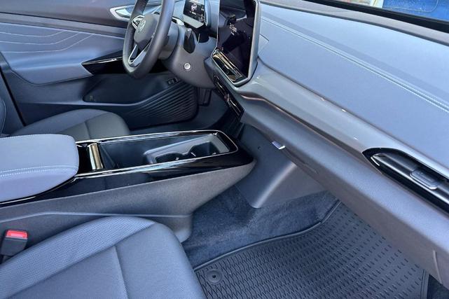 Photo of 2025 Deep Black Pearl Effect Volkswagen ID.4