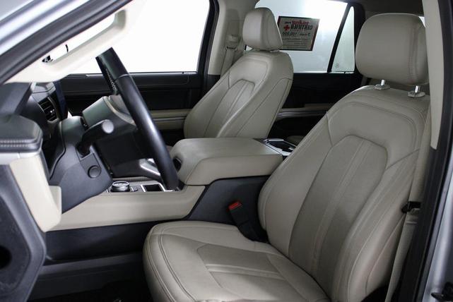 Photo of 2023 ICONIC SILVER METALLIC Ford Expedition
