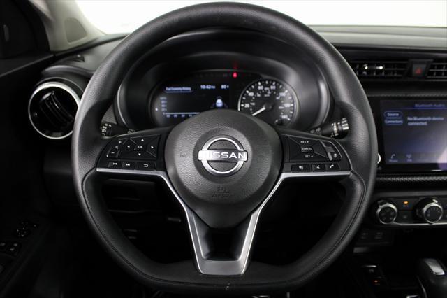 Photo of 2024 Gun Metallic Nissan Kicks