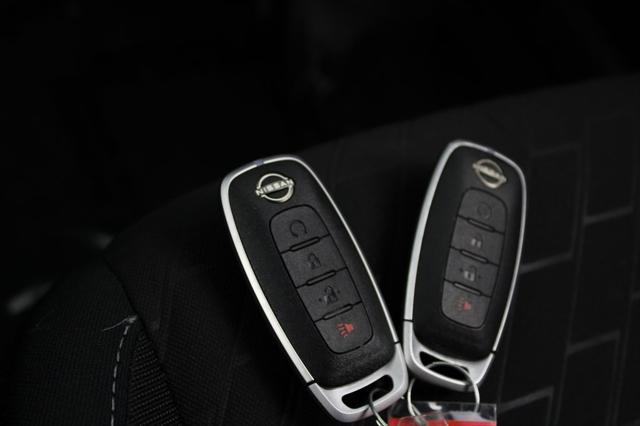 Photo of 2024 Gun Metallic Nissan Kicks