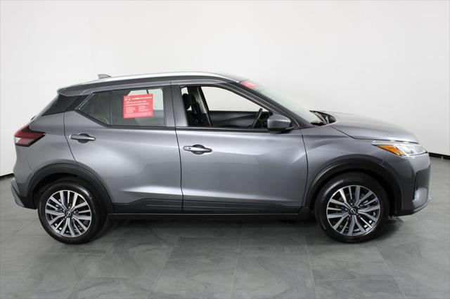 Photo of 2024 Gun Metallic Nissan Kicks