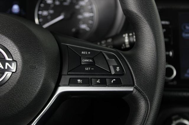 Photo of 2024 Gun Metallic Nissan Kicks