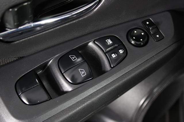 Photo of 2024 Gun Metallic Nissan Kicks
