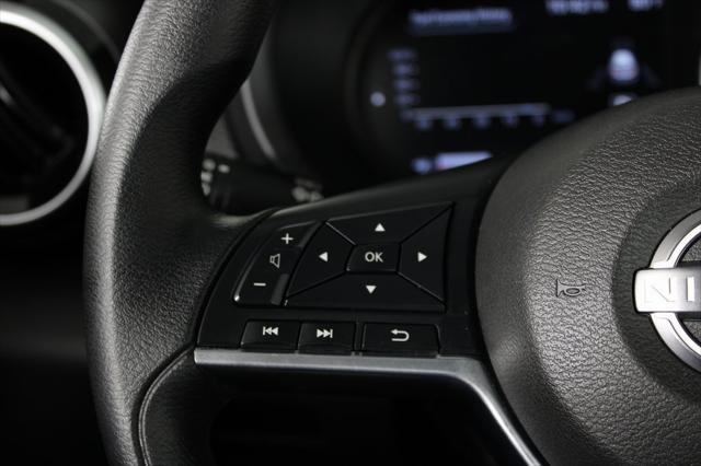 Photo of 2024 Gun Metallic Nissan Kicks
