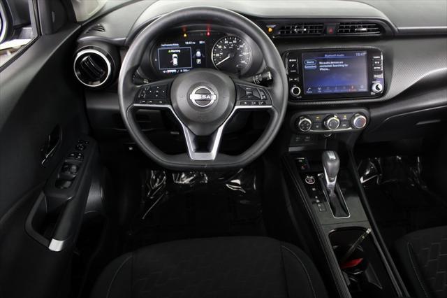 Photo of 2024 Gun Metallic Nissan Kicks