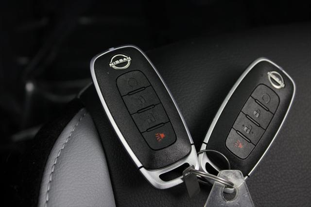 Photo of 2023 Boulder Gray Pearl Nissan Kicks