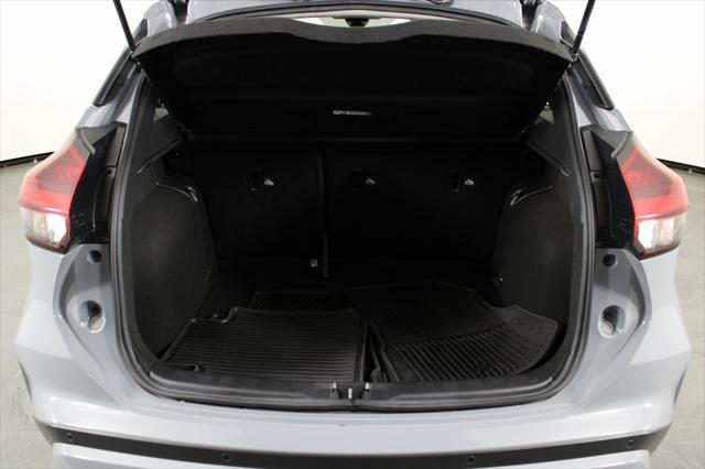 Photo of 2023 Boulder Gray Pearl Nissan Kicks