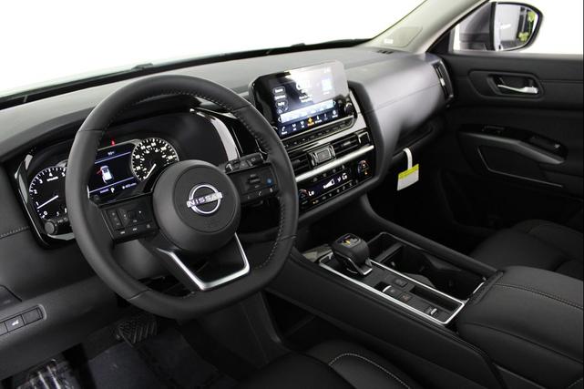 Photo of 2025 Gun Metallic Nissan Pathfinder