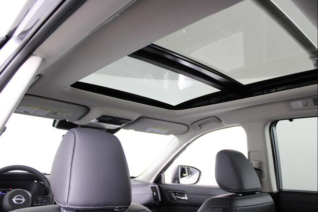 Photo of 2025 Gun Metallic Nissan Pathfinder