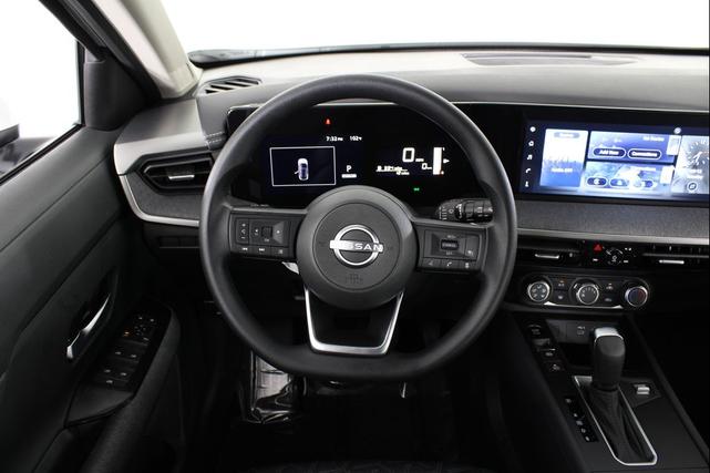 Photo of 2025 Scarlet Ember Tintcoat Nissan Kicks