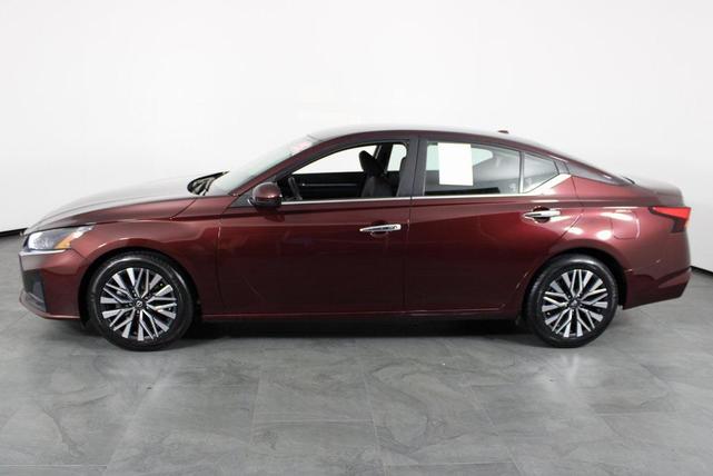 Photo of 2023 Garnet Pearl Metallic Nissan Altima