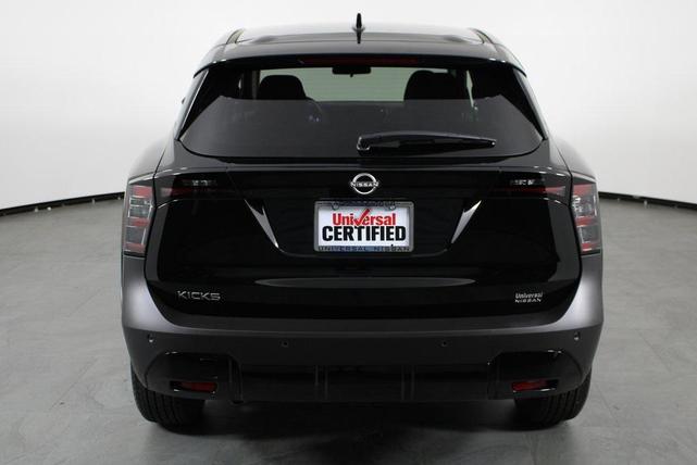 Photo of 2025 Super Black Nissan Kicks