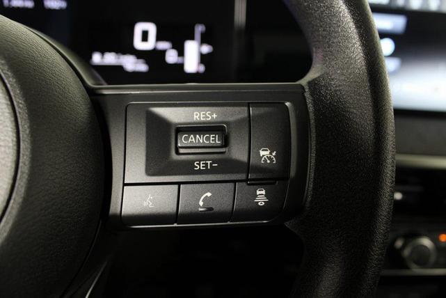 Photo of 2025 Super Black Nissan Kicks