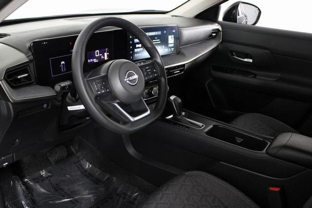Photo of 2025 Super Black Nissan Kicks