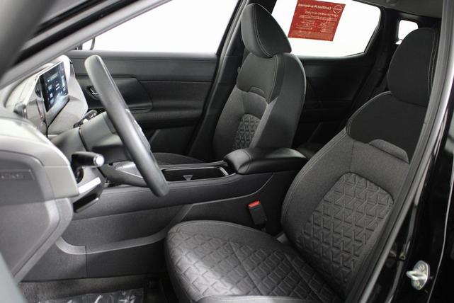 Photo of 2025 Super Black Nissan Kicks