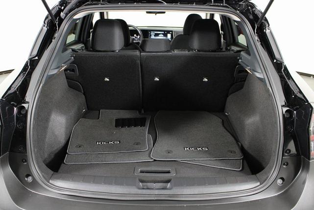 Photo of 2025 Super Black Nissan Kicks