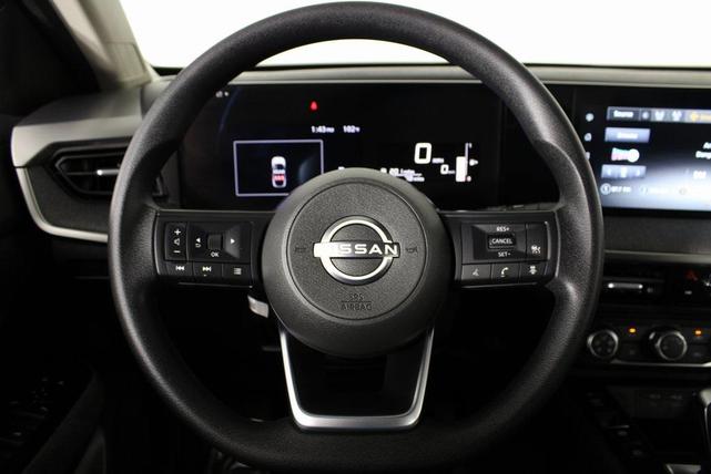 Photo of 2025 Super Black Nissan Kicks