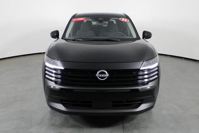Photo of 2025 Super Black Nissan Kicks