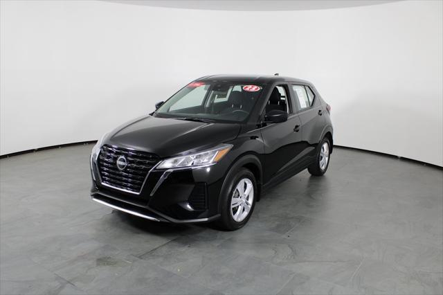 Photo of 2023 Super Black Nissan Kicks
